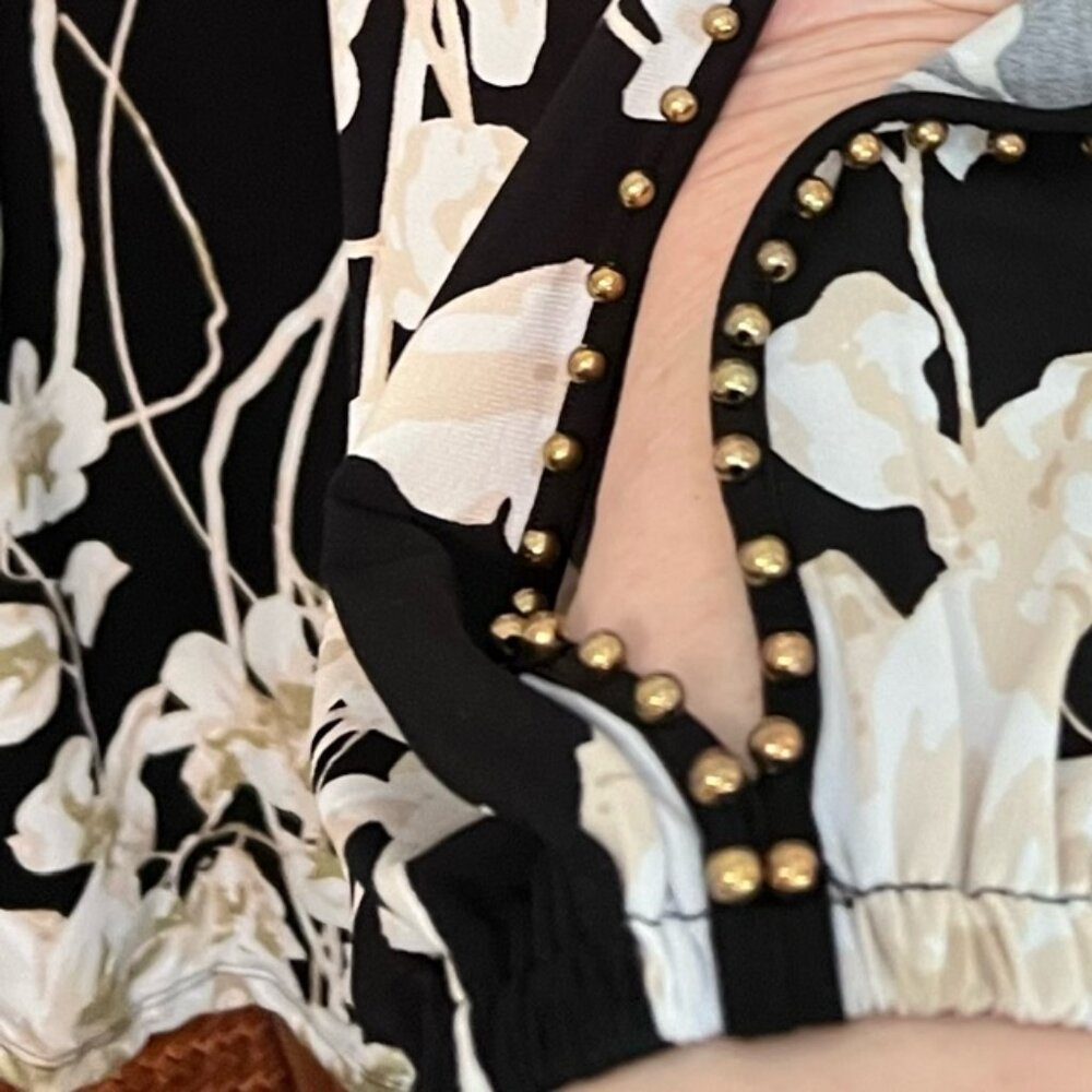 JM Collection Woman tunic, with Gold foil print accents and Studded Split-Sleeve - Picture 10 of 13